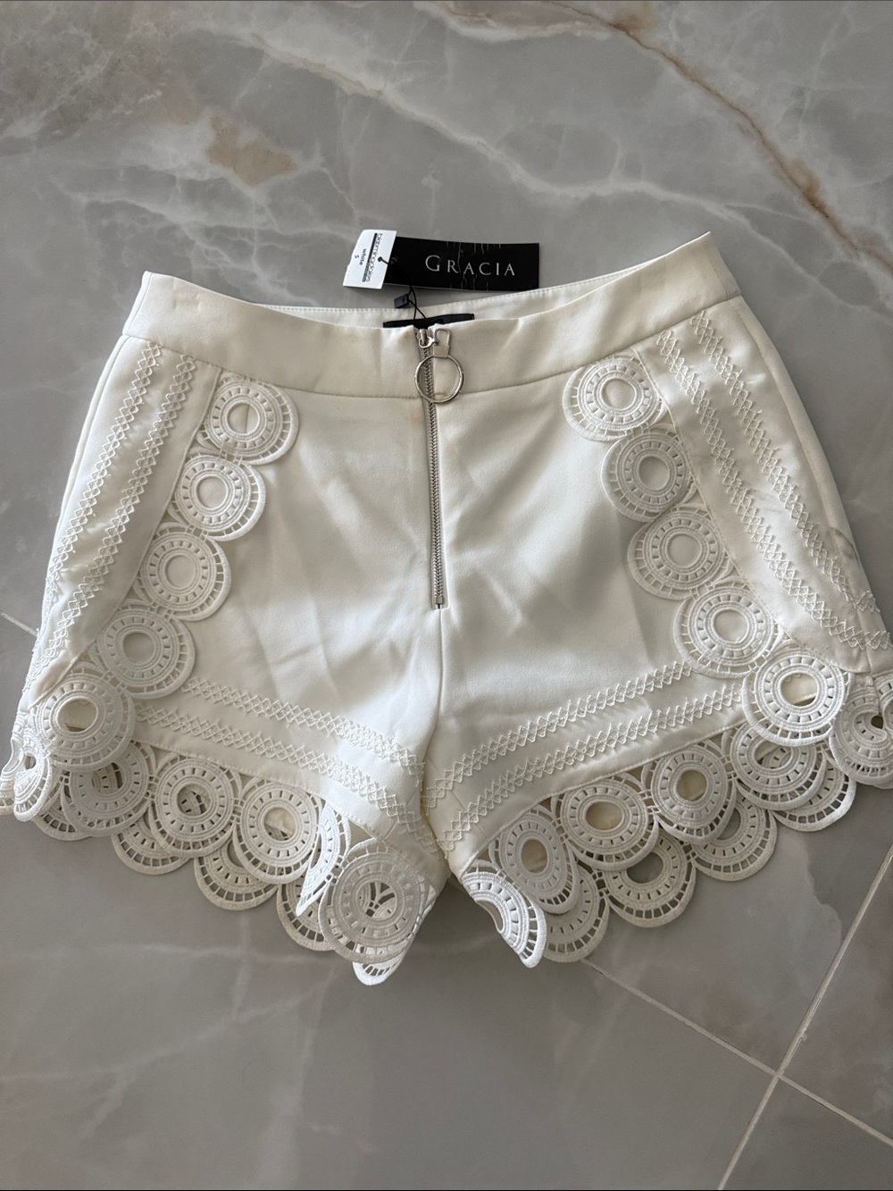 Gracia White Cut Scalloped Hem Shorts